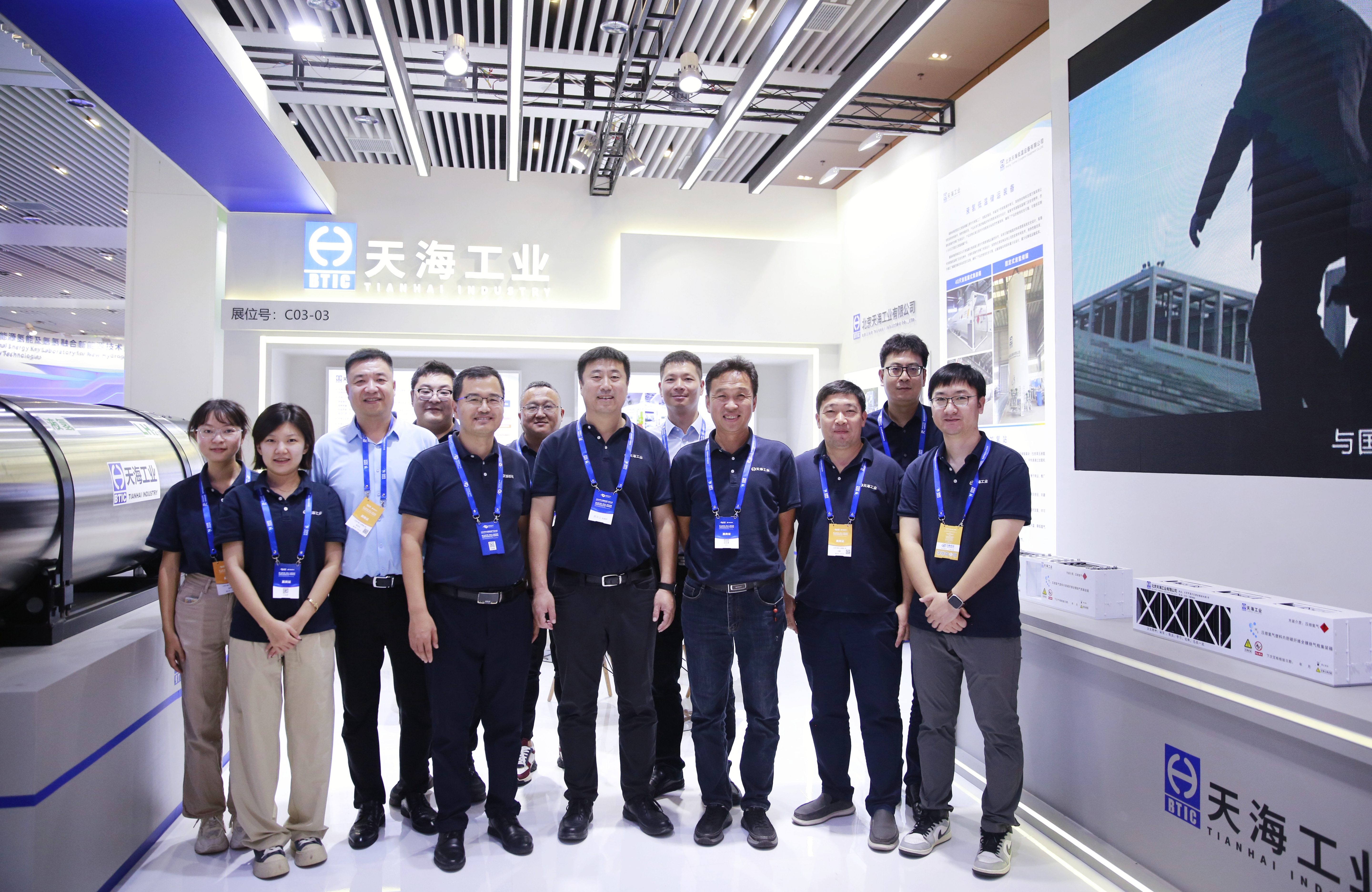 18 團(tuán)隊合影.JPG